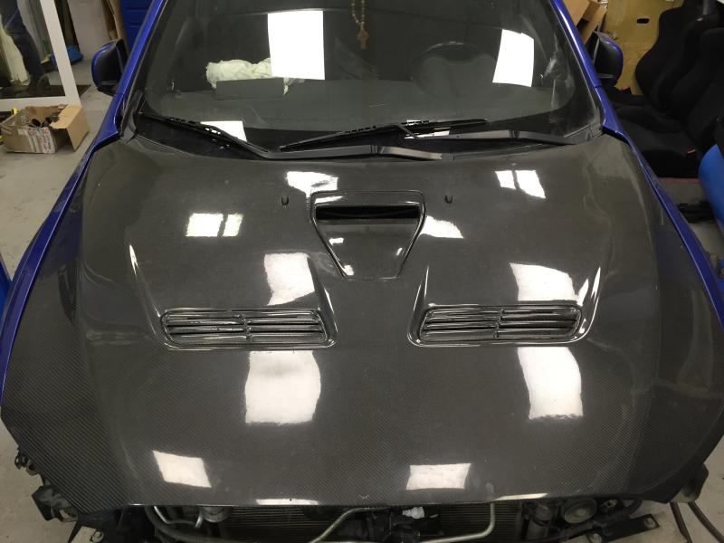 Капот Stratus Carbon