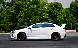 Mitsubishi Lancer Evolution X сбоку